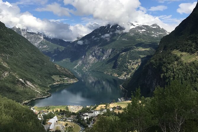 Geiranger: Excursions.no Mount Dalsnibba & Eagle's Bend - The road ride matters as much as the stops