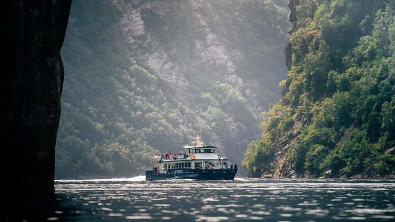 Geiranger: Fjord and Waterfalls Sightseeing Boat Trip - The first views into Geirangerfjord