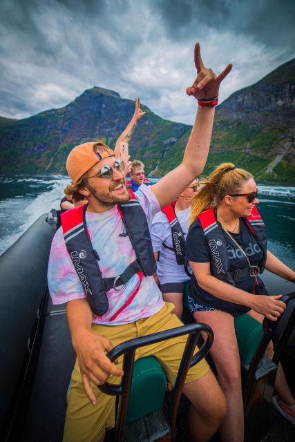 Geiranger: Guided Geirangerfjord Boat Tour - Brudesløret and the spray zone
