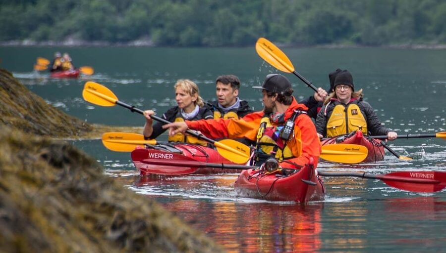 Geiranger: Kayak tour with guide - The safety briefing and first paddle strokes