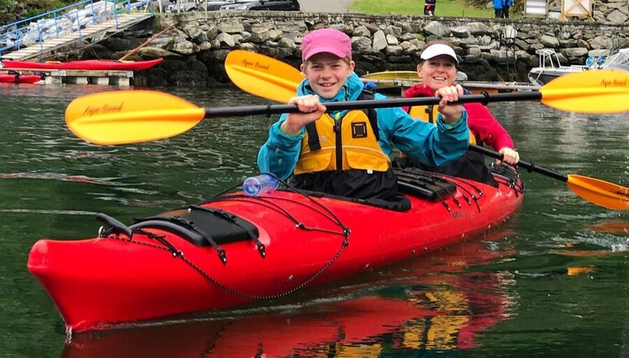 Geiranger: Kayak tour with guide - Paddling beneath the cliffs