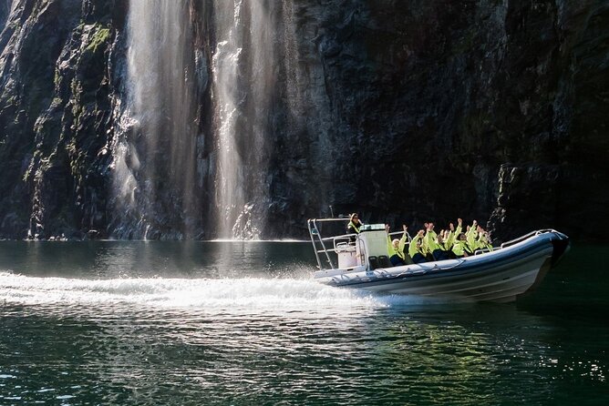 Geiranger: RIB Fjordsafari Geirangefjord - Starting at the Troll Statue in Geiranger