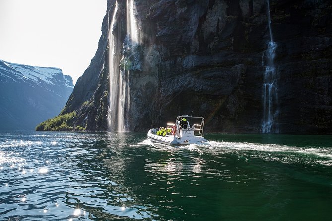 Geiranger: RIB Fjordsafari Geirangefjord - Heading toward the Seven Sisters