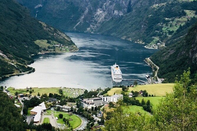 Geiranger Shore Excursion: Mt. Dalsnibba and Eagle Road - Flydalsjuvet gives you the classic first look