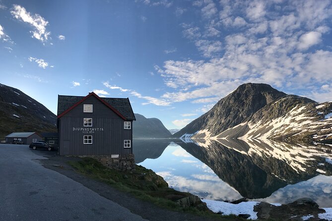 Geiranger: Sky to Fjord Downhill Biking Adventure - Knuten and Flydalsjuvet are the major photo stops