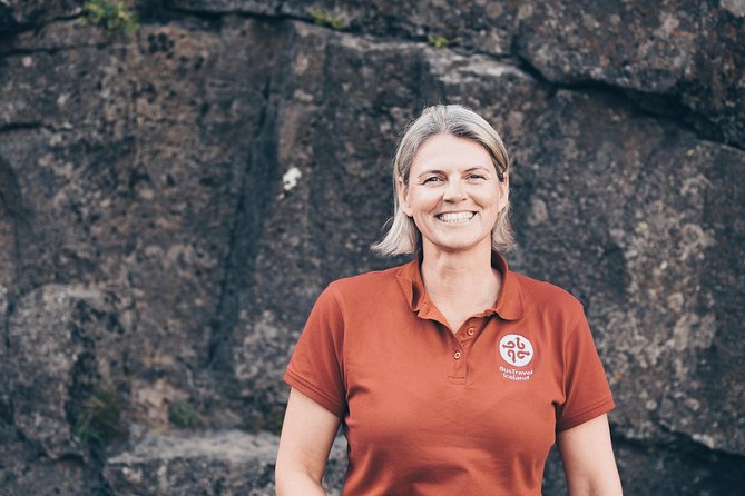 Golden Circle with Kerid Volcanic Crater Day Tour from Reykjavik - What guides add to the experience