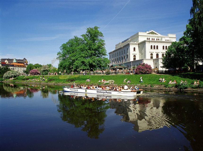 Gothenburg: 24 Hour Hop On–Hop Off Bus and Boat Tour - What the guides and commentary add