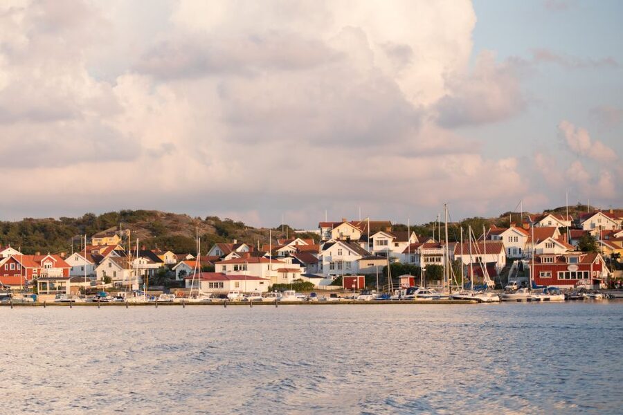 Gothenburg: Archipelago cruise with guide - Leaving Lilla Bommen and entering Gothenburg Harbor