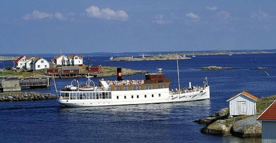 Gothenburg: Archipelago cruise with guide - Choosing between the deck and the indoor rooms