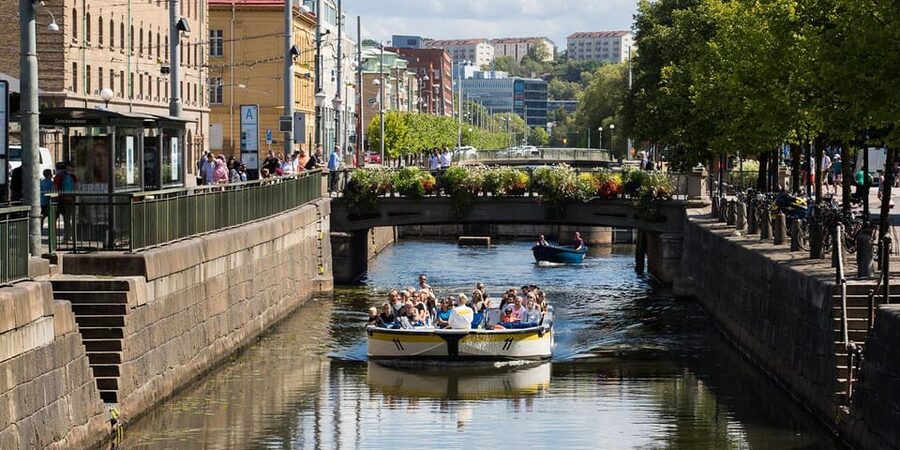 Gothenburg: City Canal Sightseeing Cruise - What the live commentary adds
