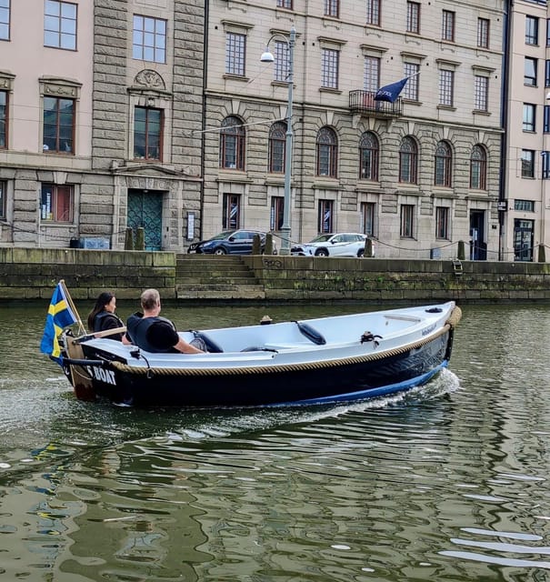 Gothenburg city center: Electric selfdrive boat tour - The opera house, Barken Viking, and Banana Pier