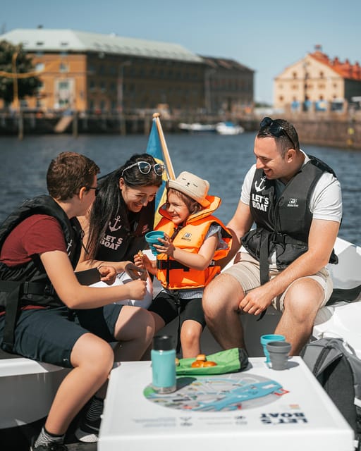 Gothenburg city center: Electric selfdrive boat tour - Slussplatsen and the return to the marina