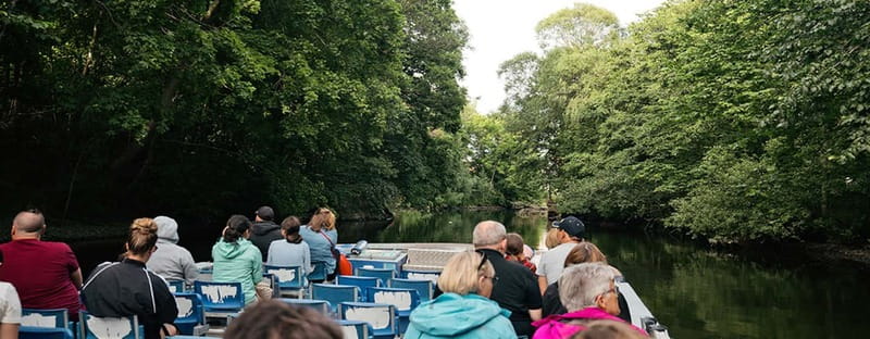 Gothenburg: Paddan Sightseeing Cruise on the River Säveån - What the live guide adds to the ride