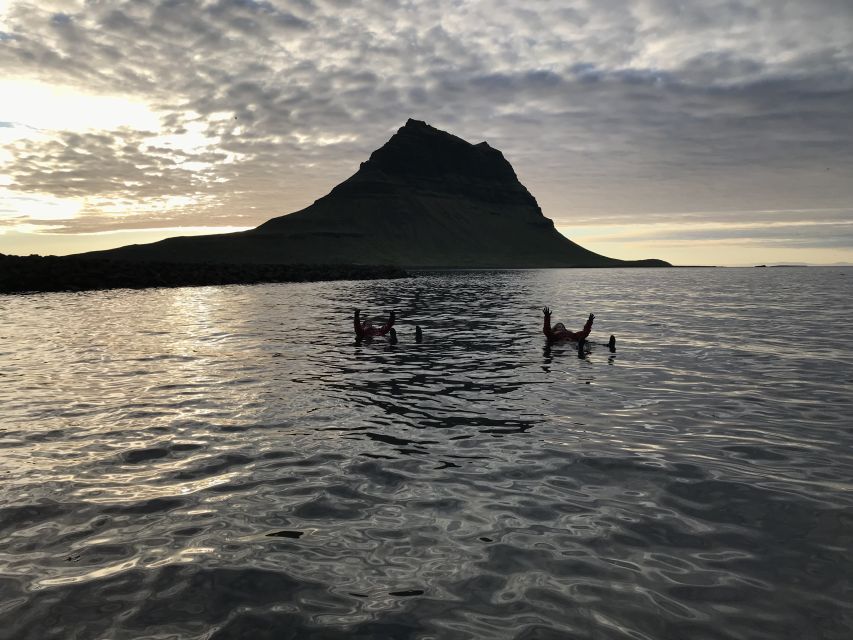 Grundarfjörður: Midnight Sun Kayaking Adventure - Circling Kirkjufell from several angles