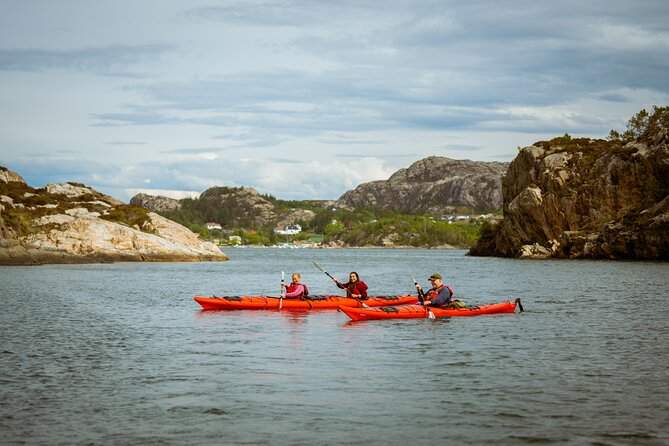 Guided Kayak Tour Bergen - Paddling between small islands and open water