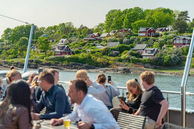 Guided Sightseeing Cruise on Oslofjord by Premium Silent Boat - Lighthouses, Nesodden, and holiday homes
