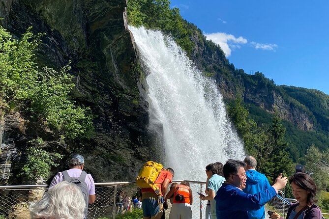 Guided tour to Hardanger Fjord, Waterfalls and Ferry Crossing - Why this Hardangerfjord route works from Bergen