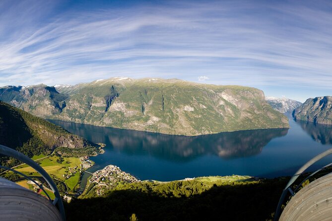 Guided Tour To Nærøyfjorden, Flåm And Stegastein - Viewpoint Cruise - Flåm: lunch and a short look around