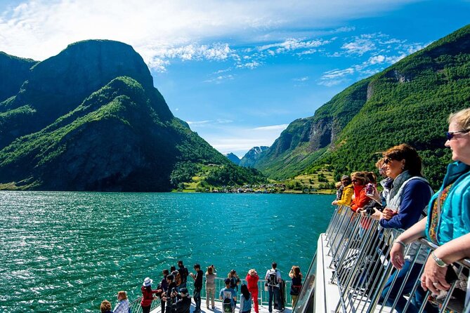 Guided Tour To Nærøyfjorden, Flåm And Stegastein - Viewpoint Cruise - The guides make the long day easier