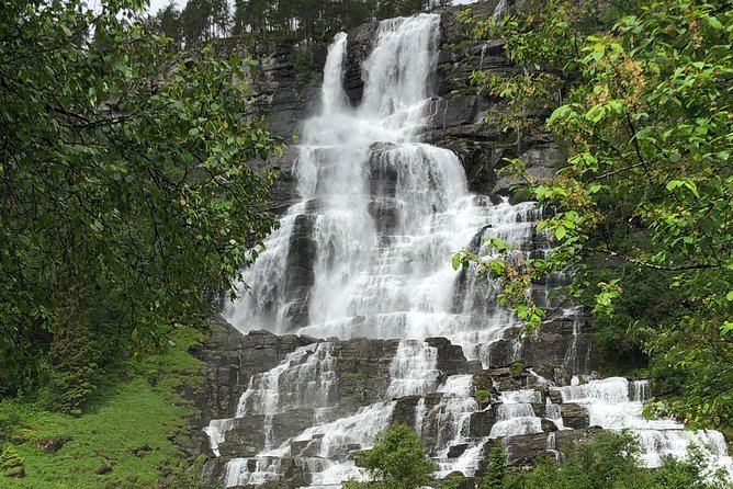 Guided Tour To Nærøyfjorden, Flåm And Stegastein - Viewpoint Cruise - Starting in Bergen and crossing to Dale