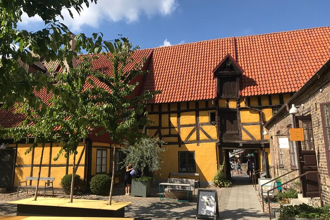 Hamlet and Sweden Tour - Two Countries in one day ! - How guided is the experience?