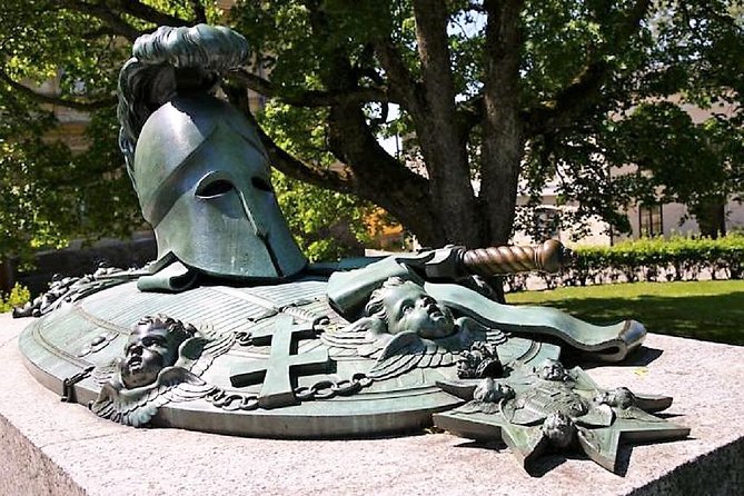 Helsinki and Suomenlinna Sightseeing Tour - Senate Square and the center of old Helsinki
