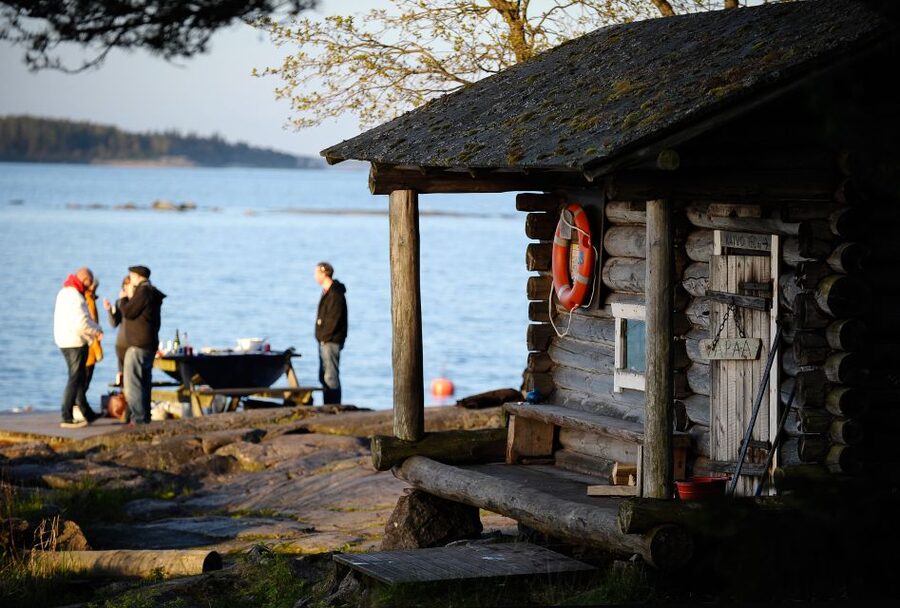 Helsinki: Archipelago RIB Boat Tour with BBQ Lunch and Sauna - The island walk and the story of the shoreline