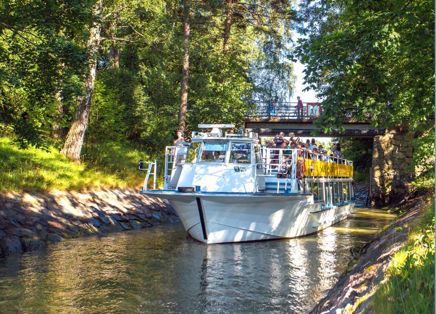 Helsinki by Bus and Boat 24-Hour Combo Ticket - See Helsinki’s famous landmarks from the bus