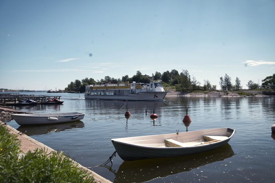 Helsinki: City Highlights 1.5-Hour Archipelago Cruise - New Helsinki at Kruunuvuorenranta and Kalasatama