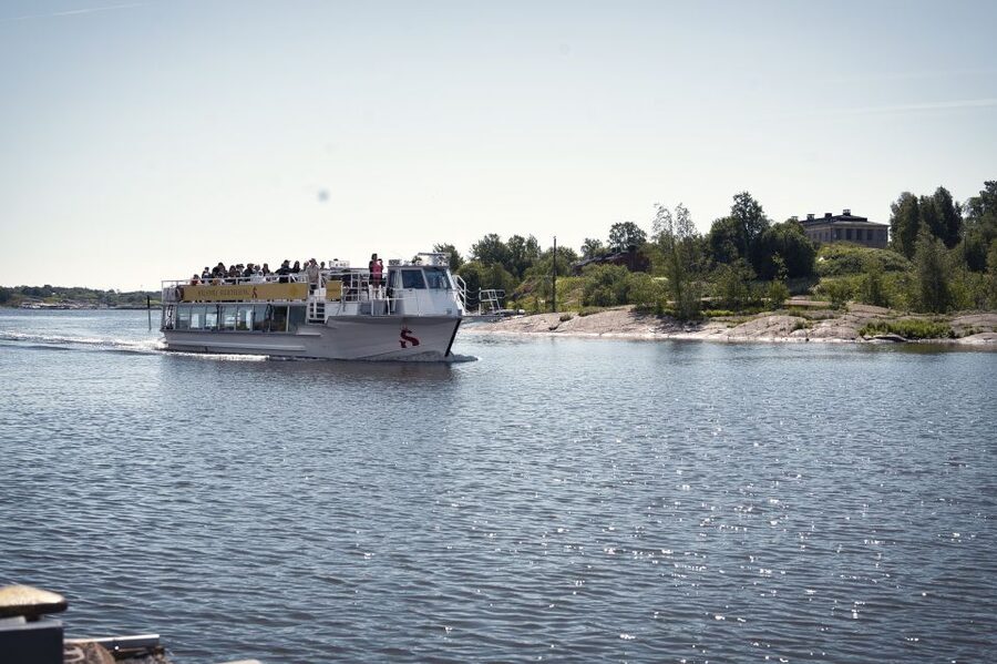 Helsinki: City Highlights 1.5-Hour Archipelago Cruise - Ice breakers, Katajanokka, and the return to Market Square
