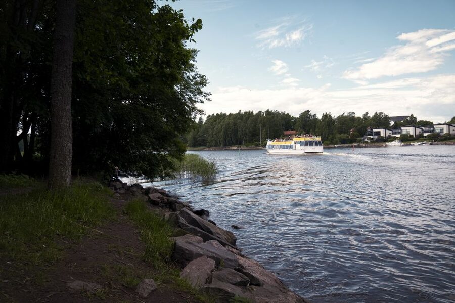 Helsinki: Sightseeing Canal Cruise with Audio Commentary - Commentary and what you can realistically hear