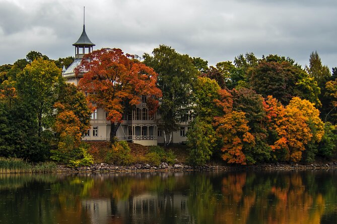 Helsinki walking tour with a city planner - Presidential Palace and Uspenski Cathedral