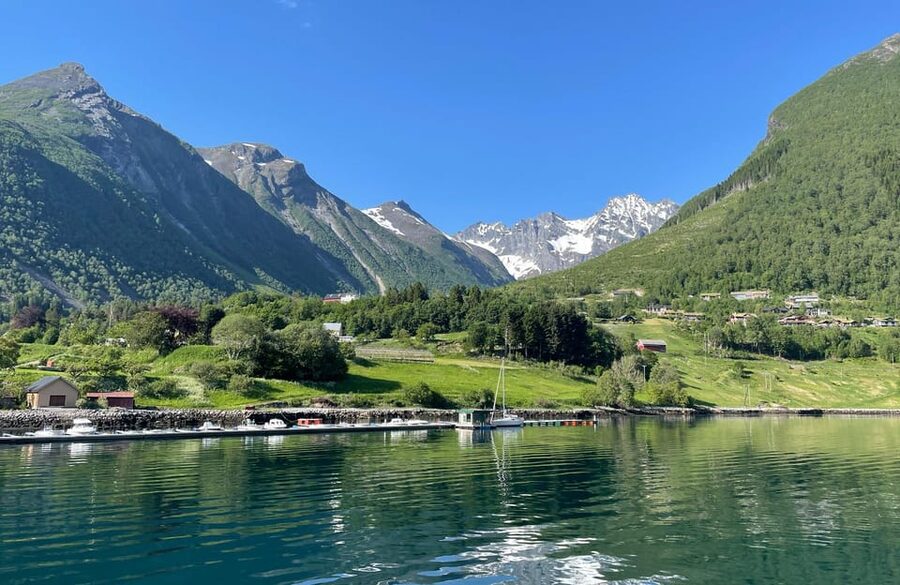 Hjørundfjord Fjord Cruise roundtrip from Ålesund - One hour in Øye