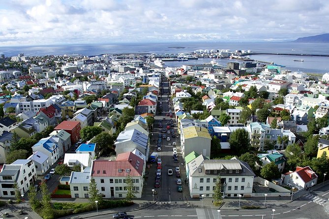 Iceland: Airport Transfers between Keflavík and Reykjavik Center - What the 45-Minute Bus Ride Is Like