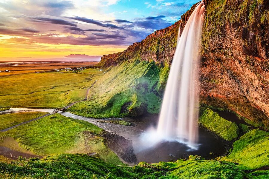 Iceland: Full-Day South Coast, Black Beach & Waterfalls Tour - The long ride south from Reykjavík