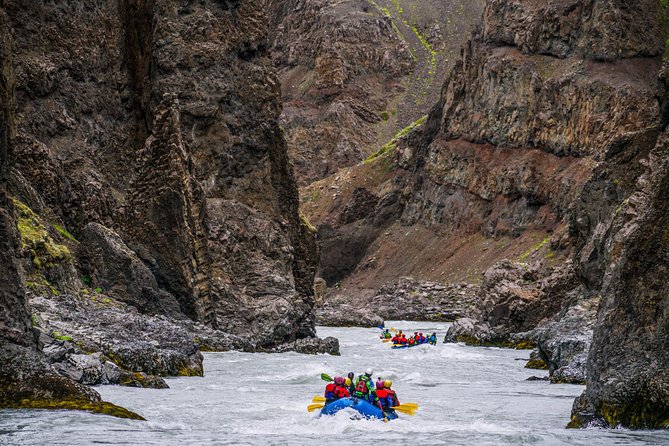 Iceland’s Top Grade 4 Rafting – Drysuit, Canyon & Adrenaline - The gear makes cold water manageable
