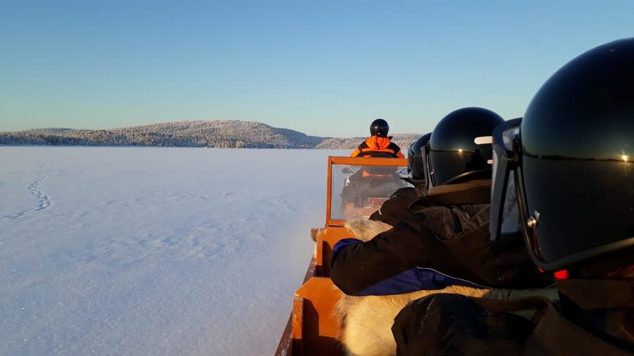 Ivalo: Ice Fishing Tour to Lake Inari, Reindeers & Lunch - Key points at a glance