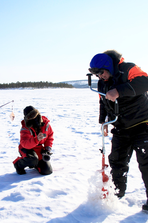 Ivalo: Ice Fishing Tour to Lake Inari, Reindeers & Lunch - From Ivalo to frozen Lake Inari
