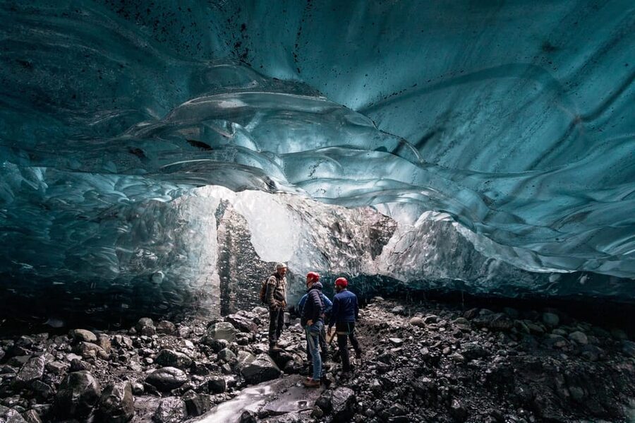 Jökulsárlón: Crystal Ice Cave Super Jeep Tour - Why the guide makes a big difference