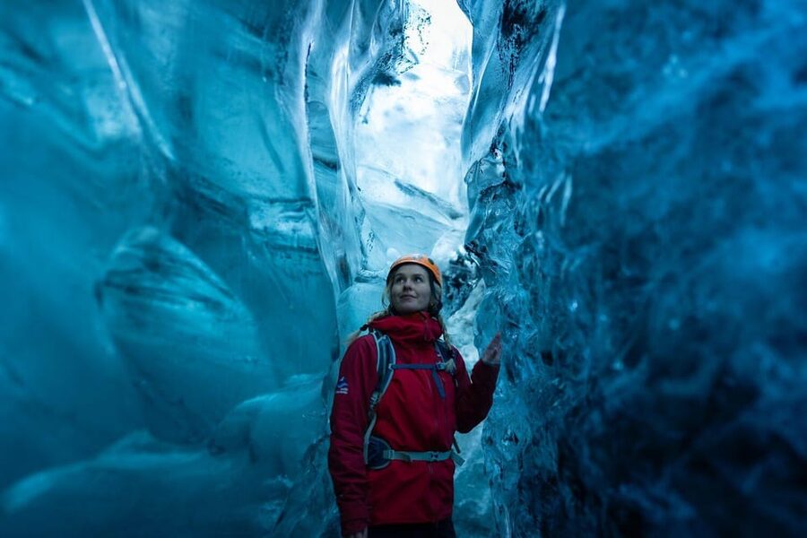 Jökulsárlón: Crystal Ice Cave Super Jeep Tour - The short walk across Breiðamerkurjökull