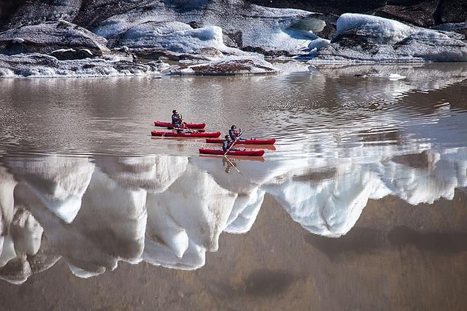 Kayaking on the Sólheimajökull Glacier Lagoon - How the guides shape the experience