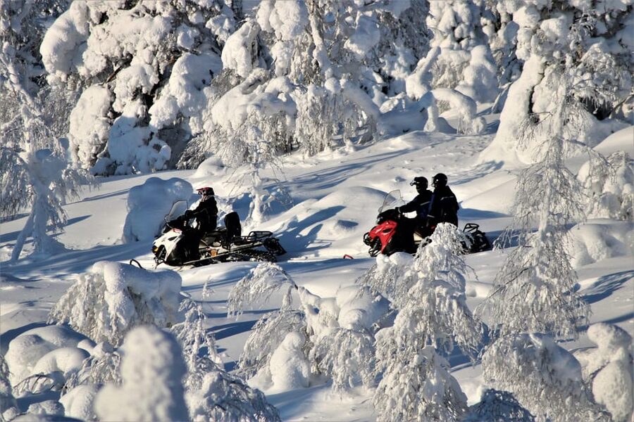 King of Ylläs: Snowmobiling to the Hill - The climb to the top of Ylläs