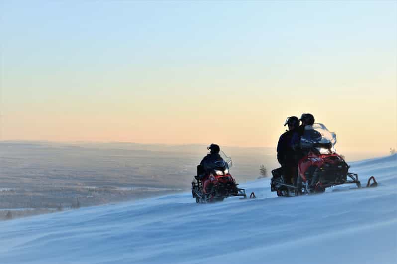 King of Ylläs: Snowmobiling to the Hill - Returning through the snowy forest