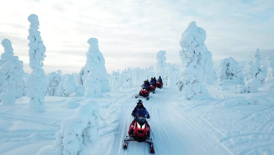 King of Ylläs: Snowmobiling to the Hill - The snowmobile route and driving rhythm