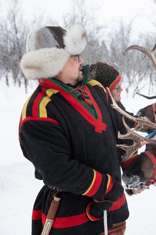 KIRUNA: Sami Reindeer Experience - Suovas lunch beside the fire