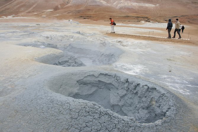 Lake Mývatn and Powerful Dettifoss Day Tour from Akureyri - Hverir turns the ground strange
