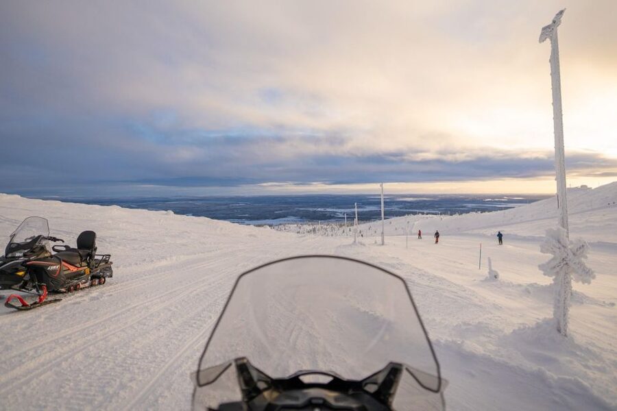 Levi: 4 Hour Snowmobile Safari to the Fells in Levi - Who can drive, and who should sit out