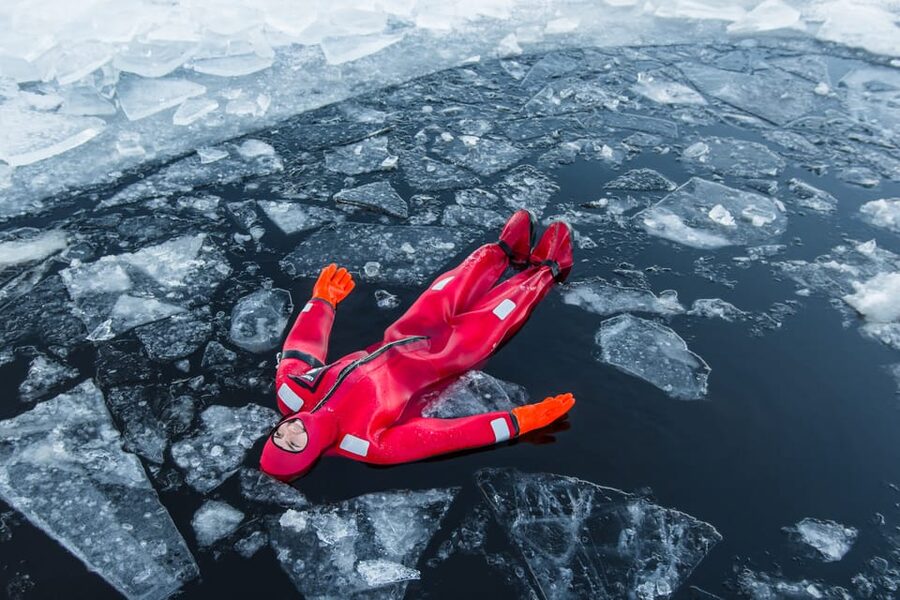 Levi: Arctic Ice Floating Adventure - Is this suitable for children and nervous beginners?