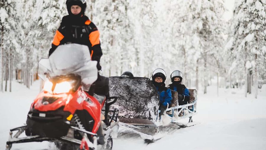 Levi: Snowmobile Safari to the Levi Nature - Getting dressed for Arctic weather