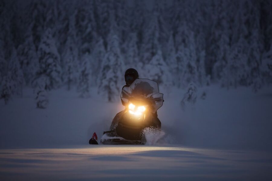 Levi: Snowmobile Tour to Snow Village - A long snowmobile route from Levi